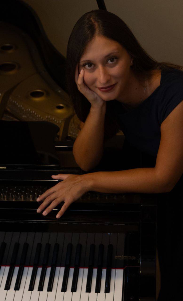 Tecla Cerchiara al pianoforte